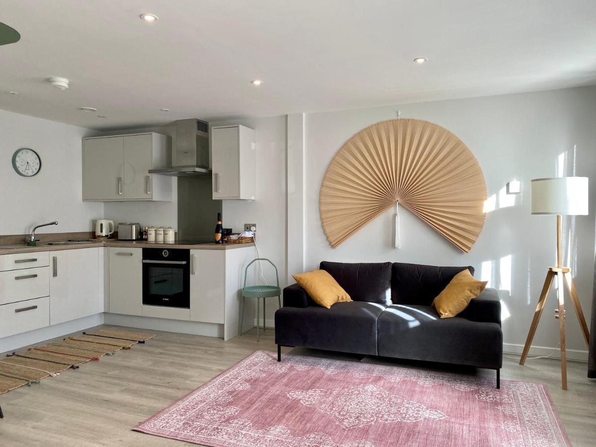 Modern Apartment In Central Quiet York With Free Parking - Contemporary New Building 외부 사진