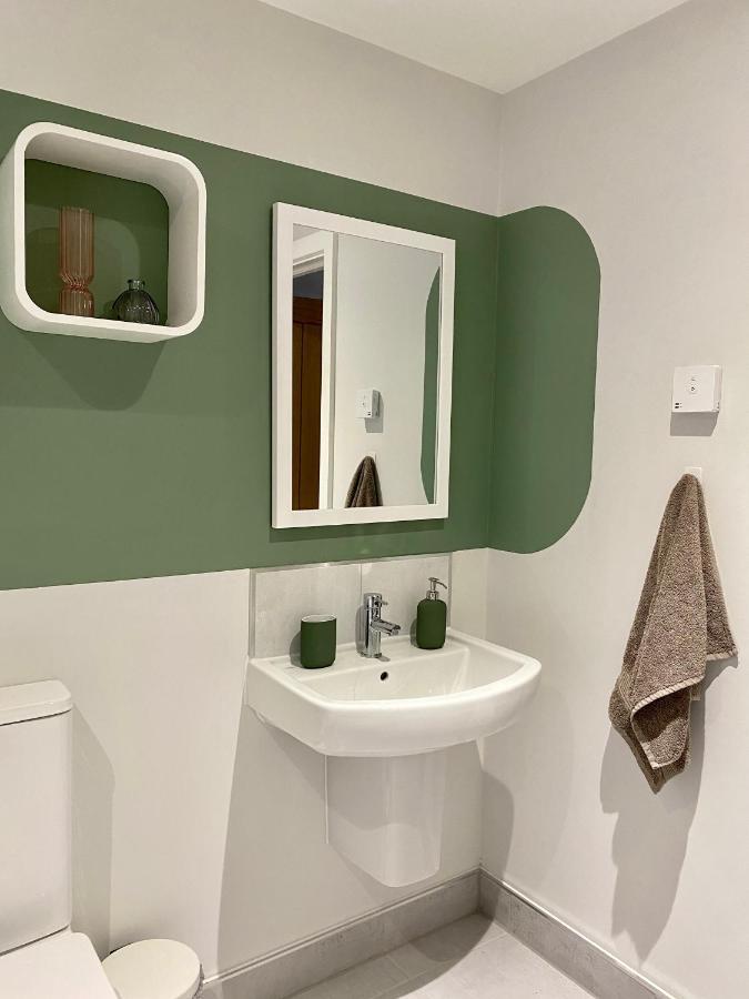 Modern Apartment In Central Quiet York With Free Parking - Contemporary New Building 외부 사진